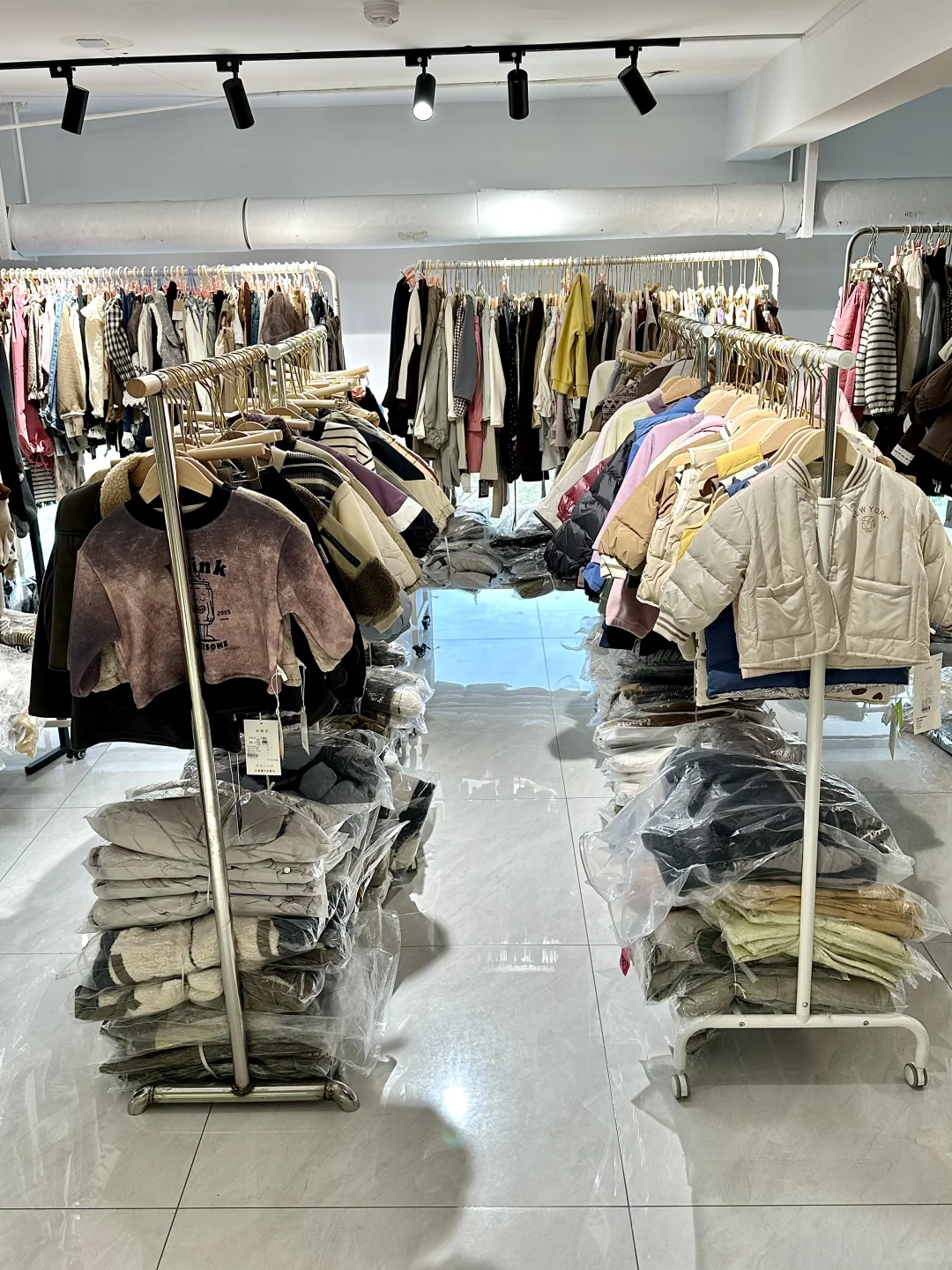 冬天去青岛真不用带衣服！！！200买了3大袋！！！