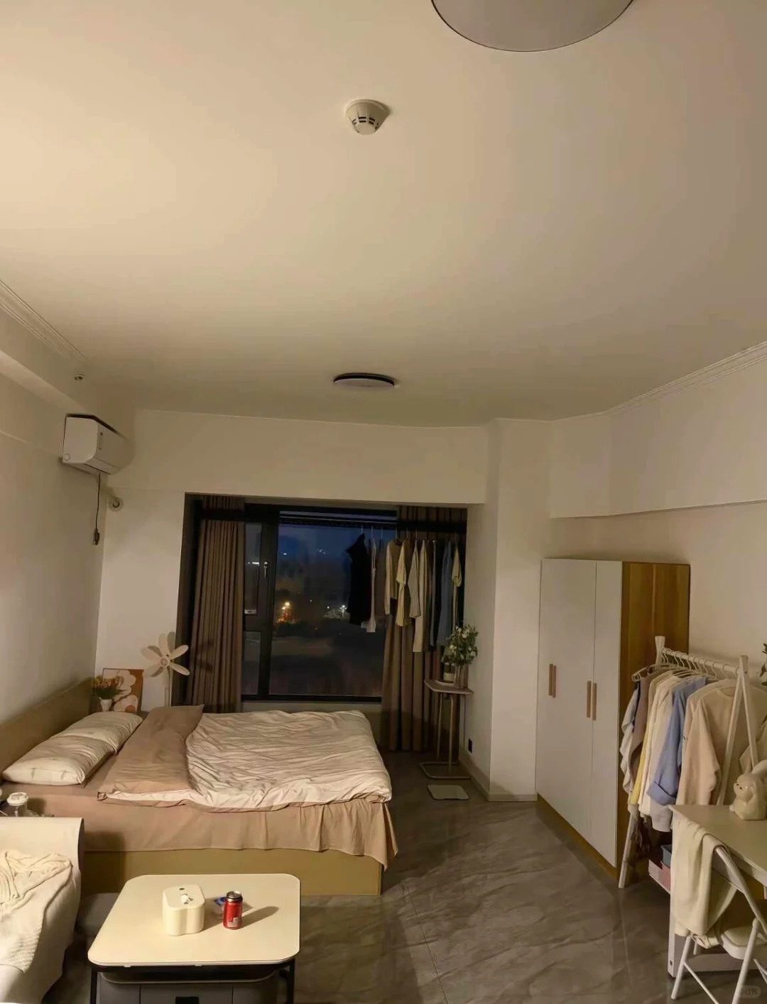 青岛单间650，民水民电，押一付一，能短租