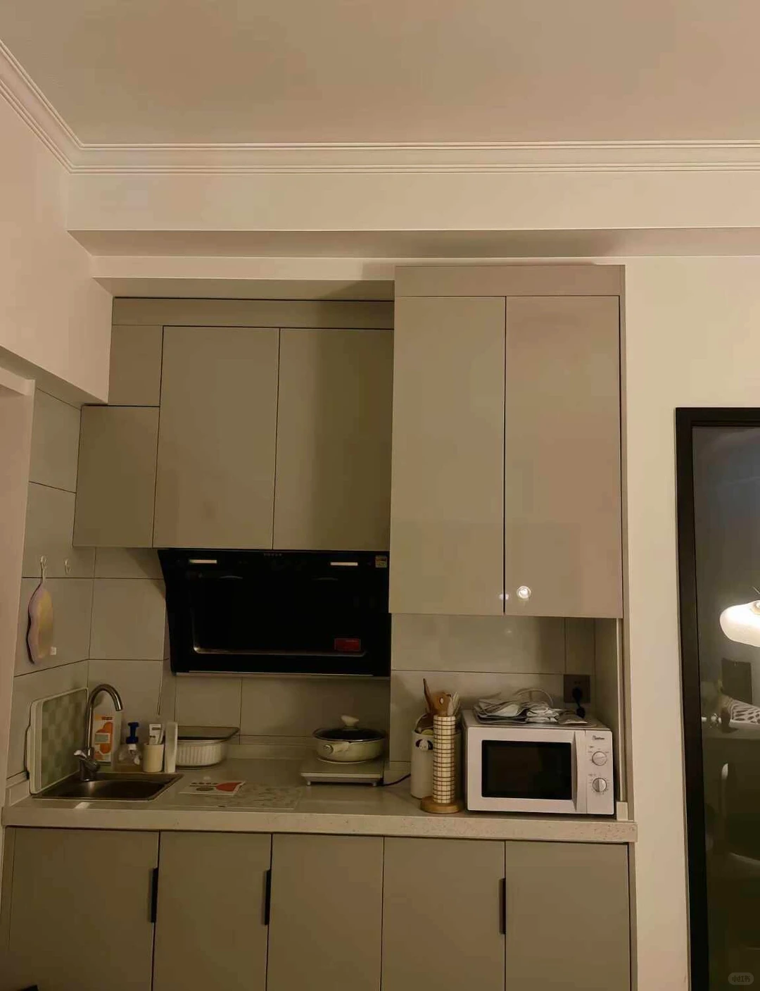 青岛单间650，民水民电，押一付一，能短租