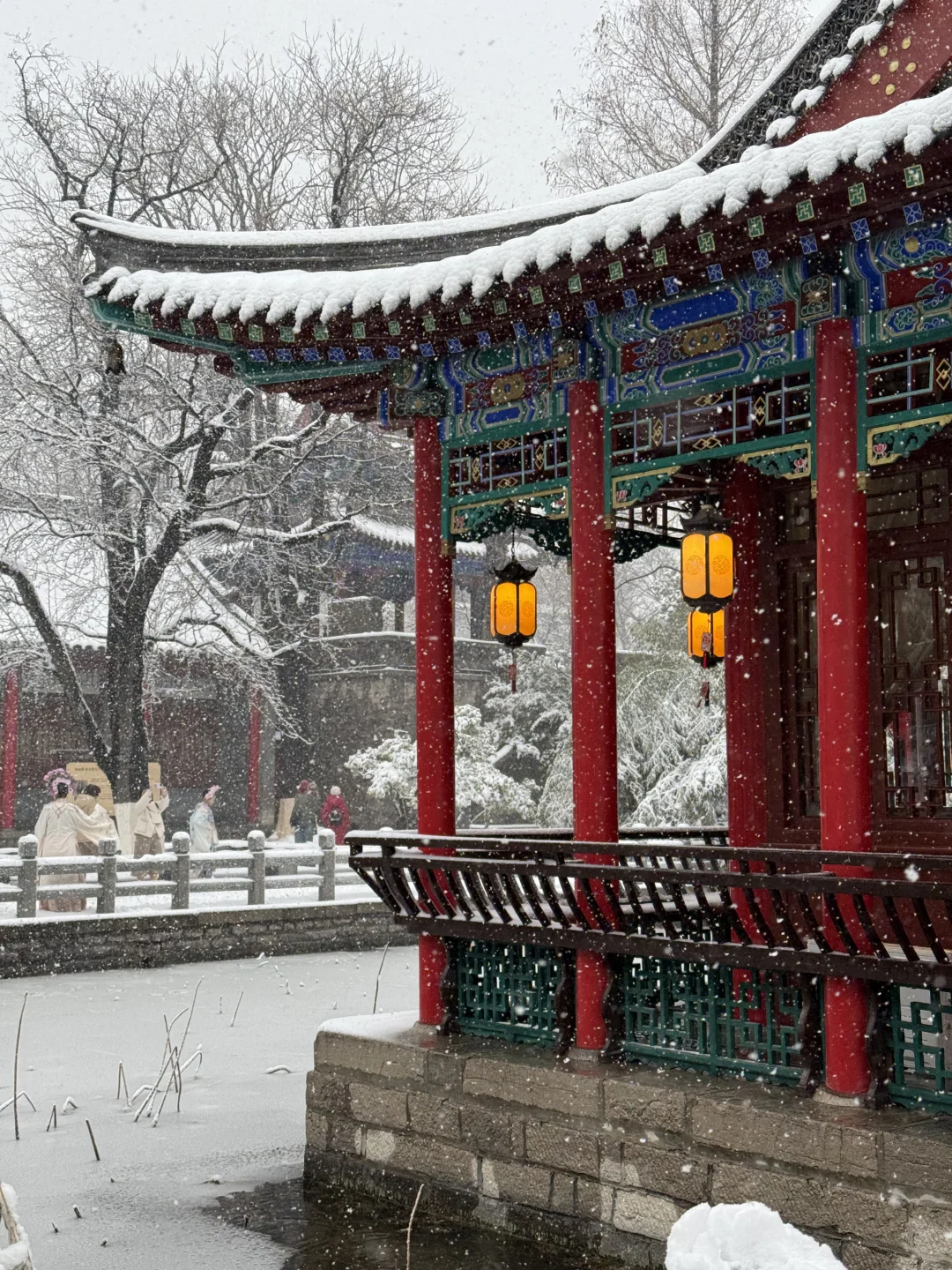 济南12.13实况，暴雪中的大明湖已经美疯了….