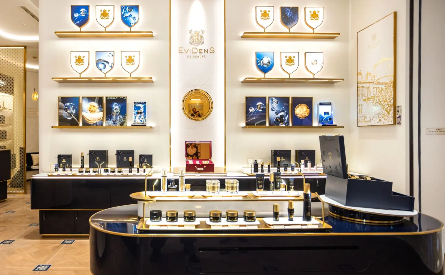 伊菲丹济南万象城店优雅盛启