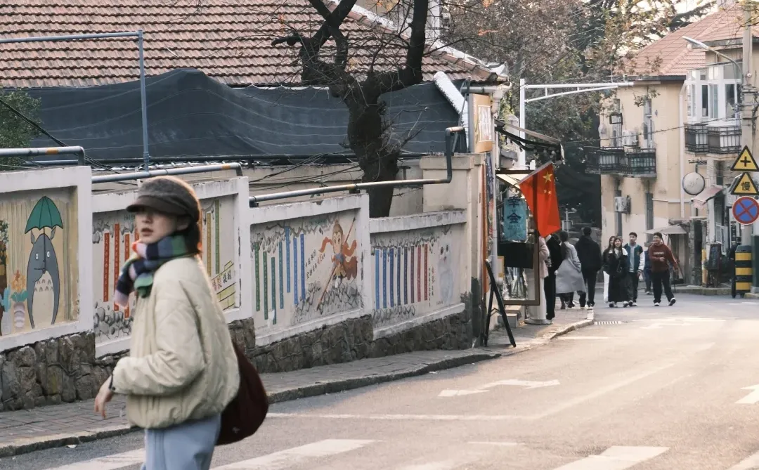 青岛旅行穿搭｜适配海与风的保暖松弛感^～