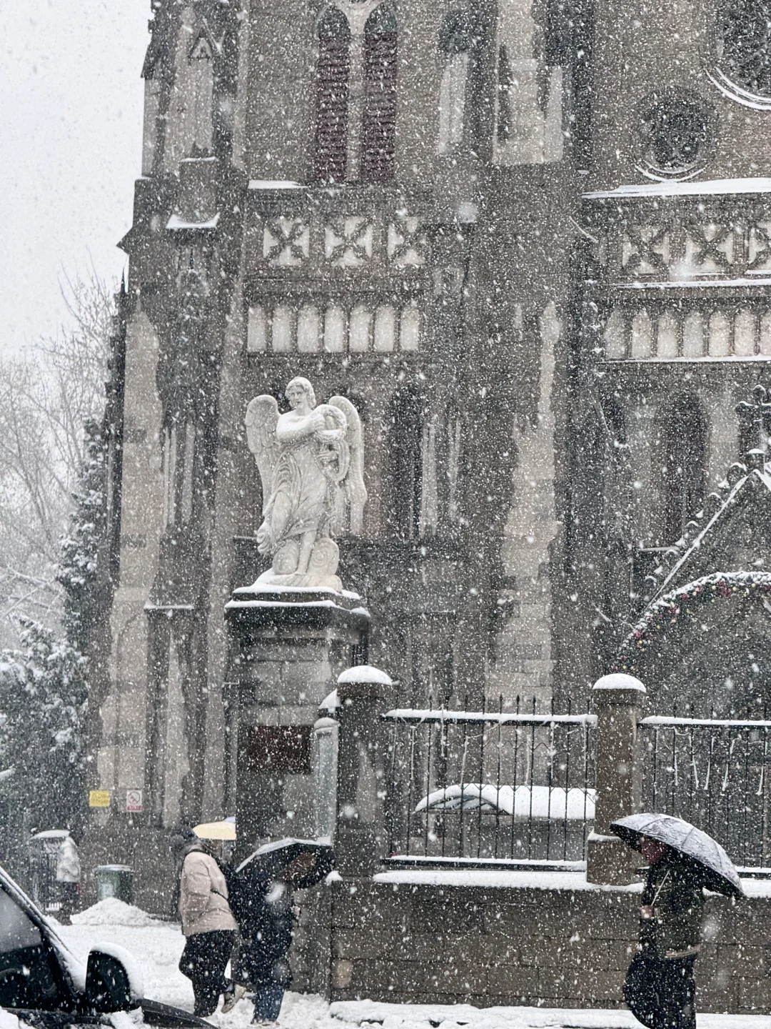 1212济南大雪实况！雪中的洪家楼教堂美呆了