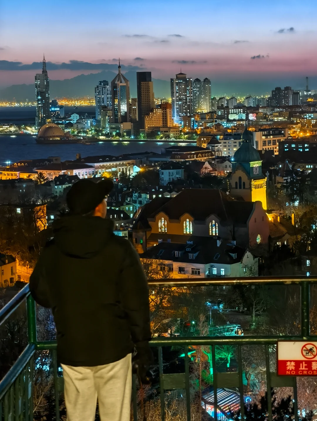 青岛12.18实况！被信号山的蓝调时刻惊艳