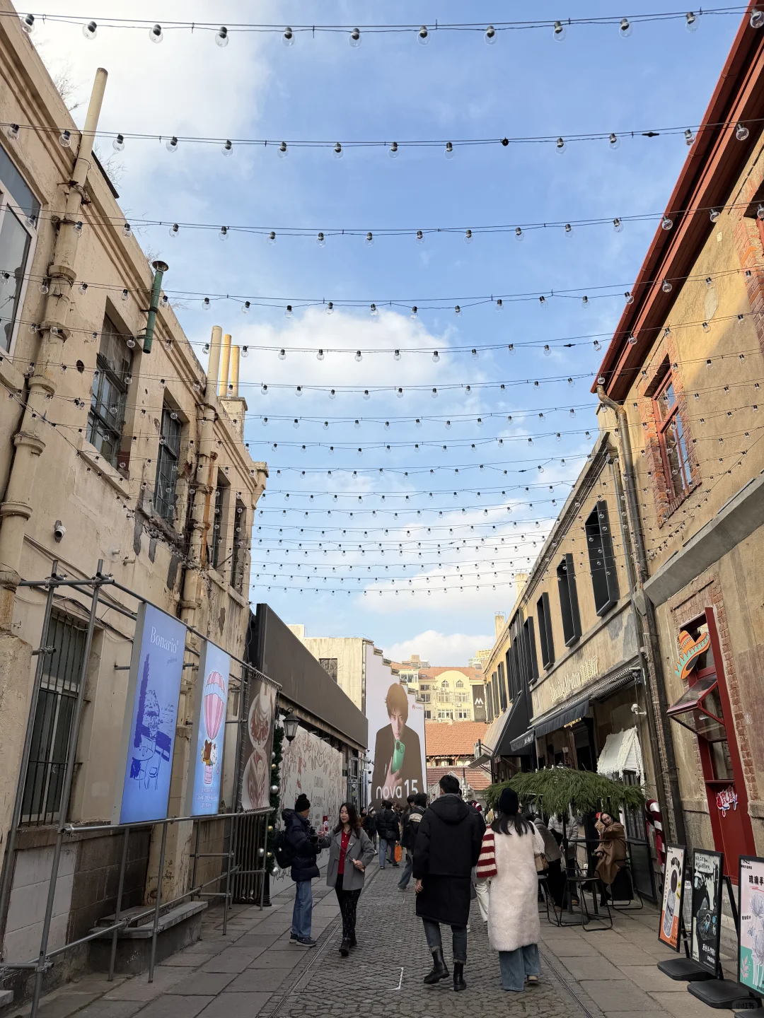 12.18青岛银鱼巷实况！圣诞打卡机位已开启