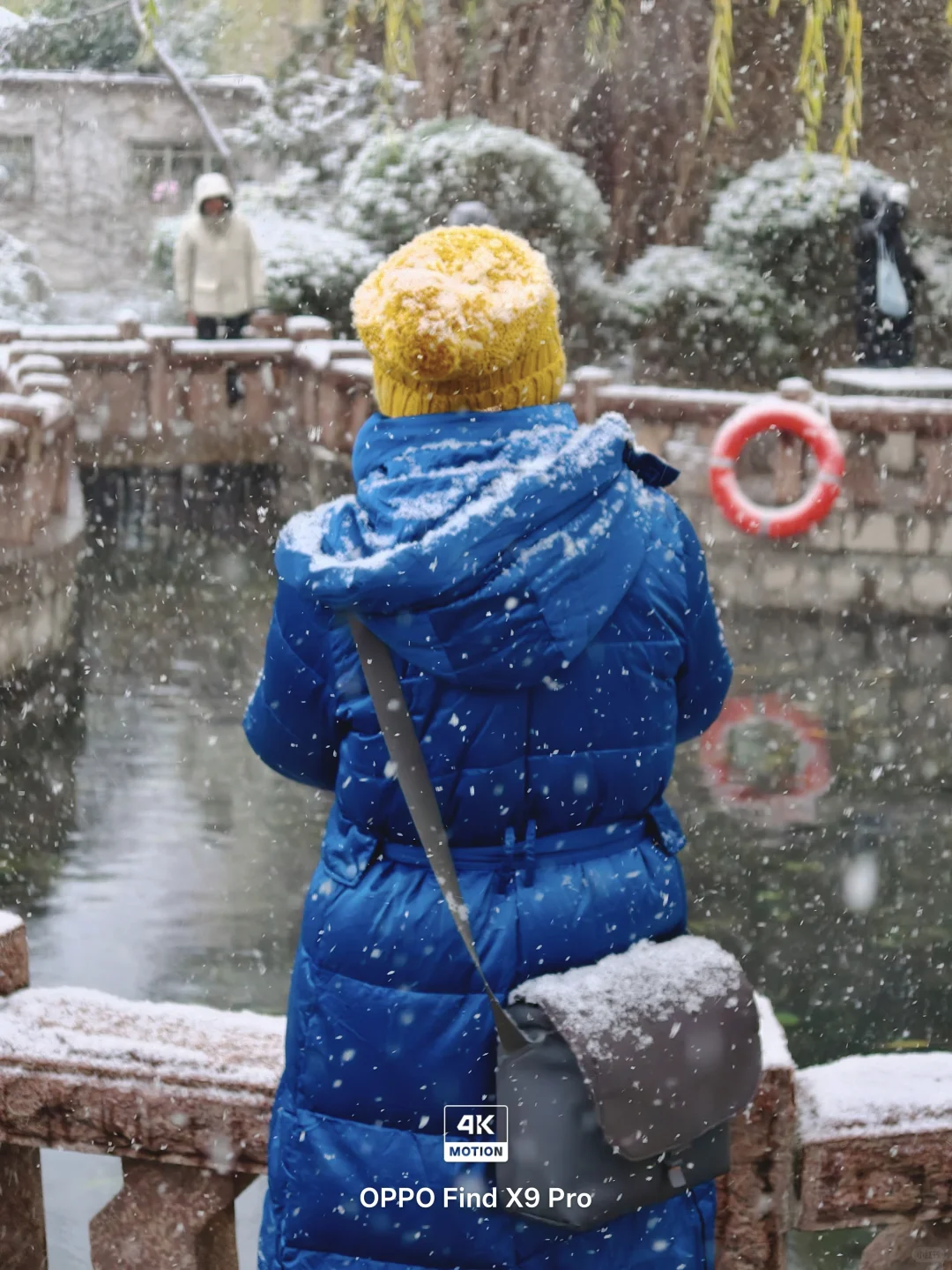 济南！！趵突泉的初雪真的杀疯了！😱