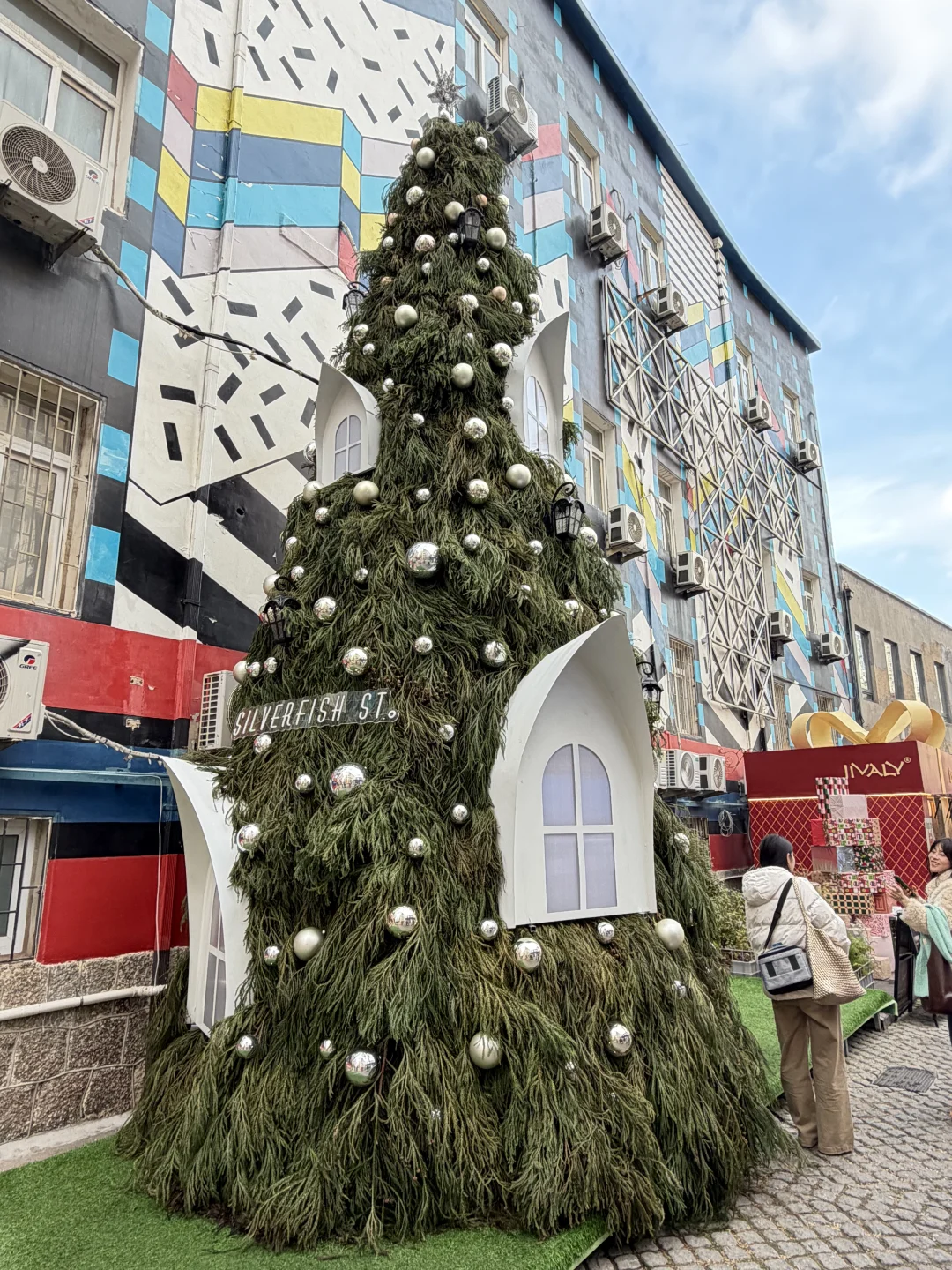 12.18青岛银鱼巷实况！圣诞打卡机位已开启