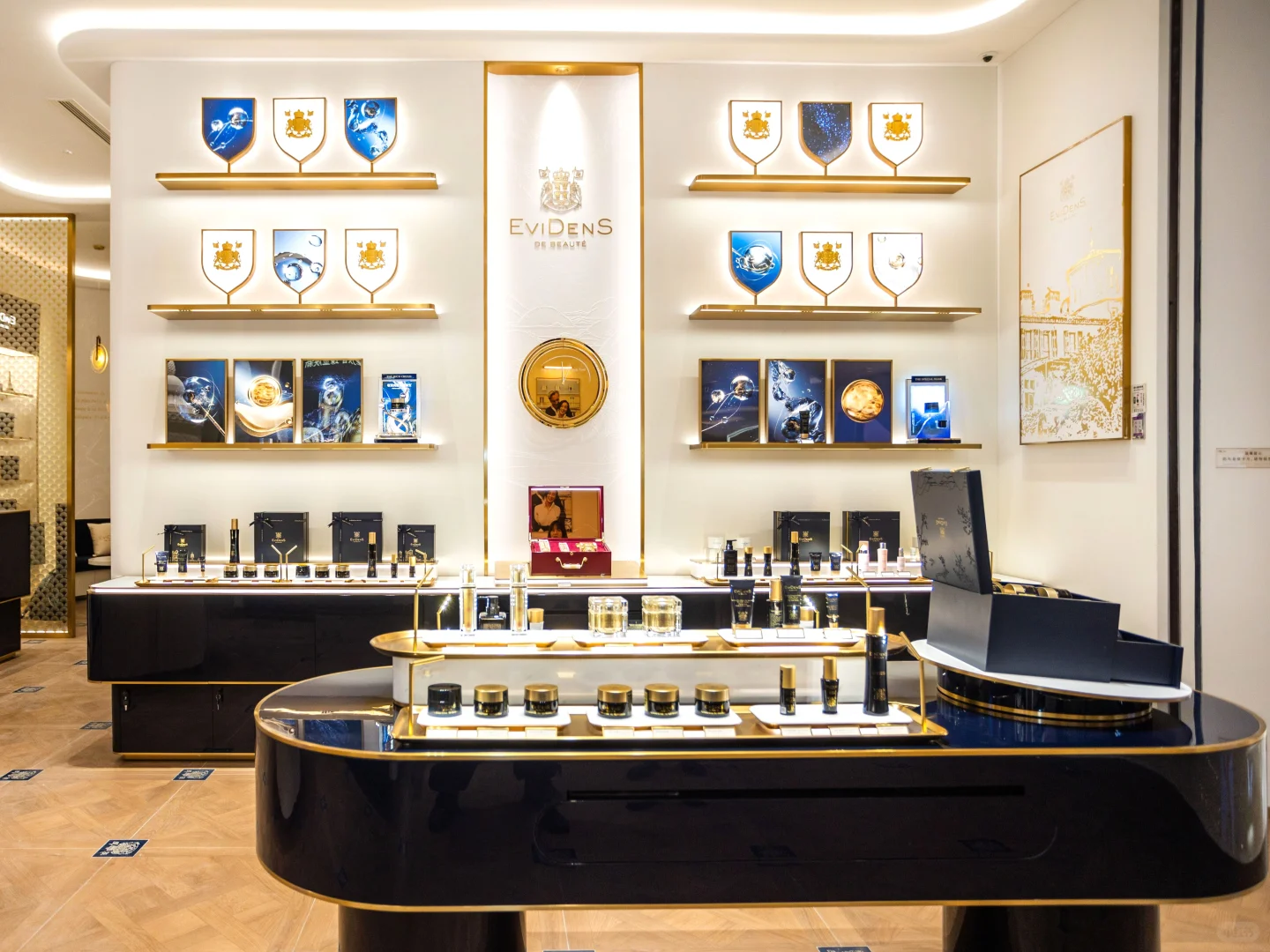 伊菲丹济南万象城店优雅盛启