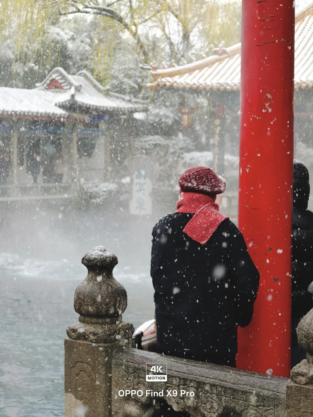 济南！！趵突泉的初雪真的杀疯了！😱