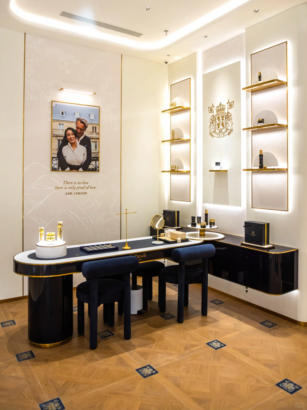 伊菲丹济南万象城店优雅盛启