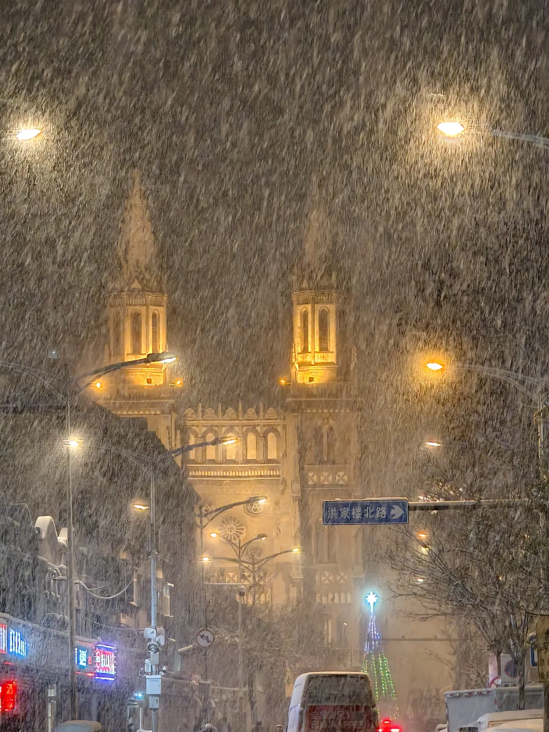 济南下雪了！！教堂太漂亮了