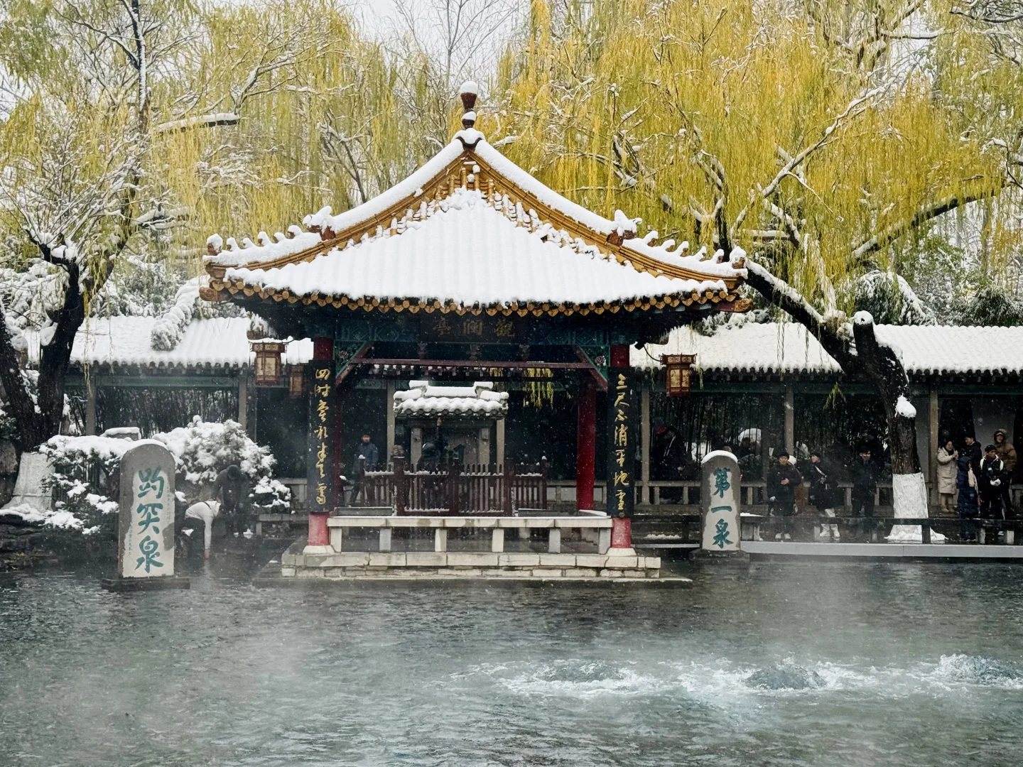 济南12.13实况，雪后的趵突泉美疯了！！！