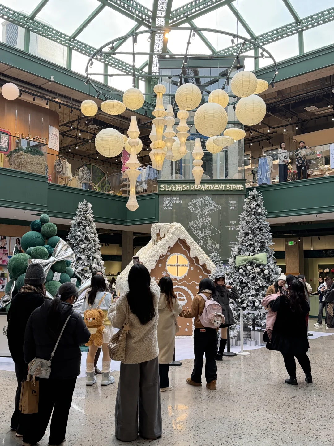 12.18青岛银鱼巷实况！圣诞打卡机位已开启