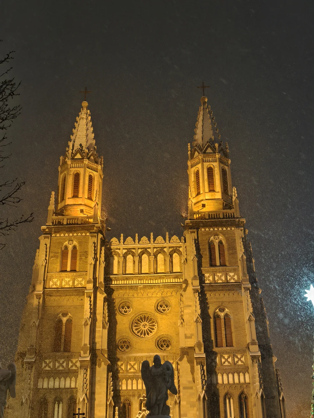 济南下雪了！！教堂太漂亮了