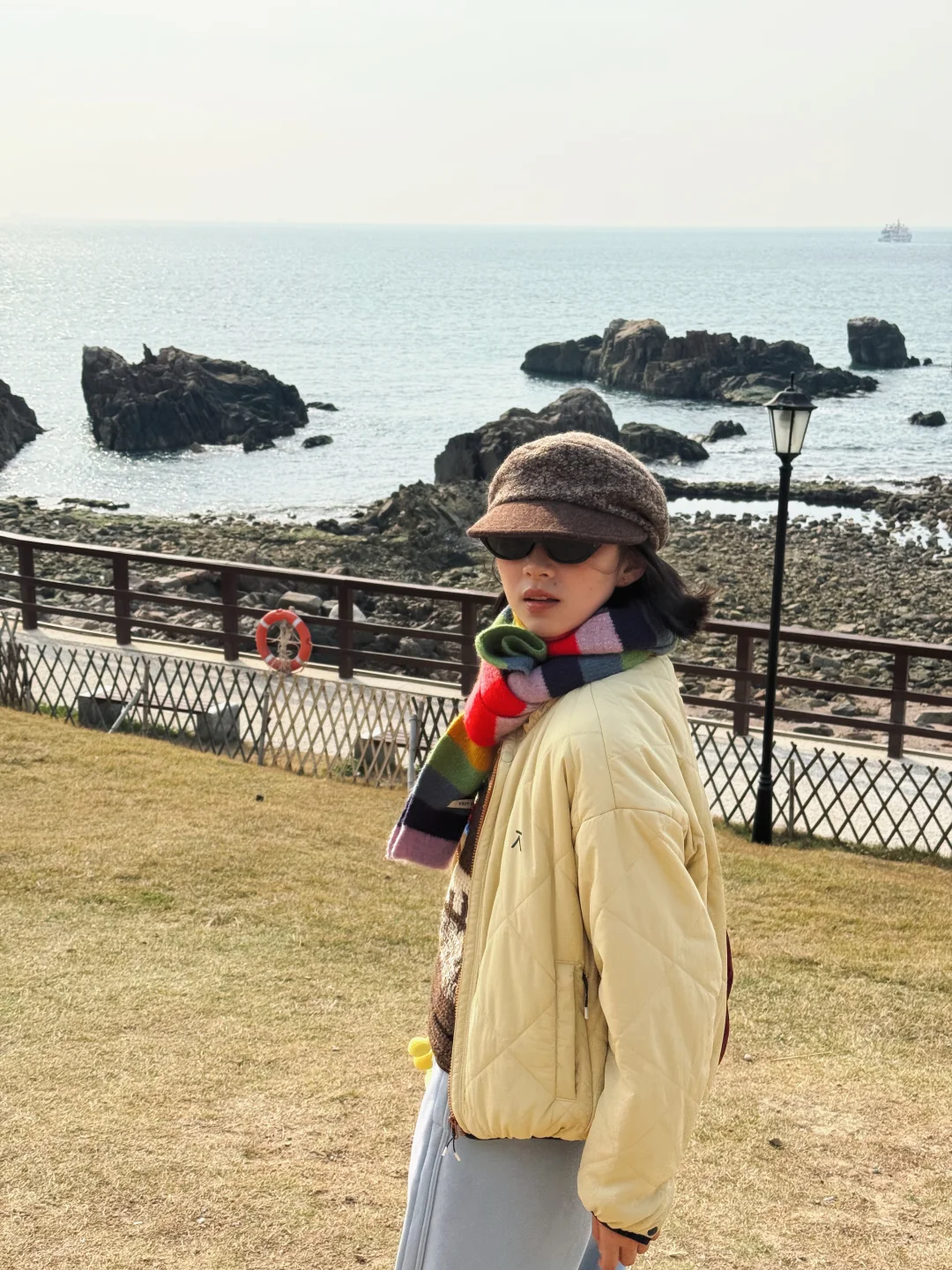 青岛旅行穿搭｜适配海与风的保暖松弛感^～
