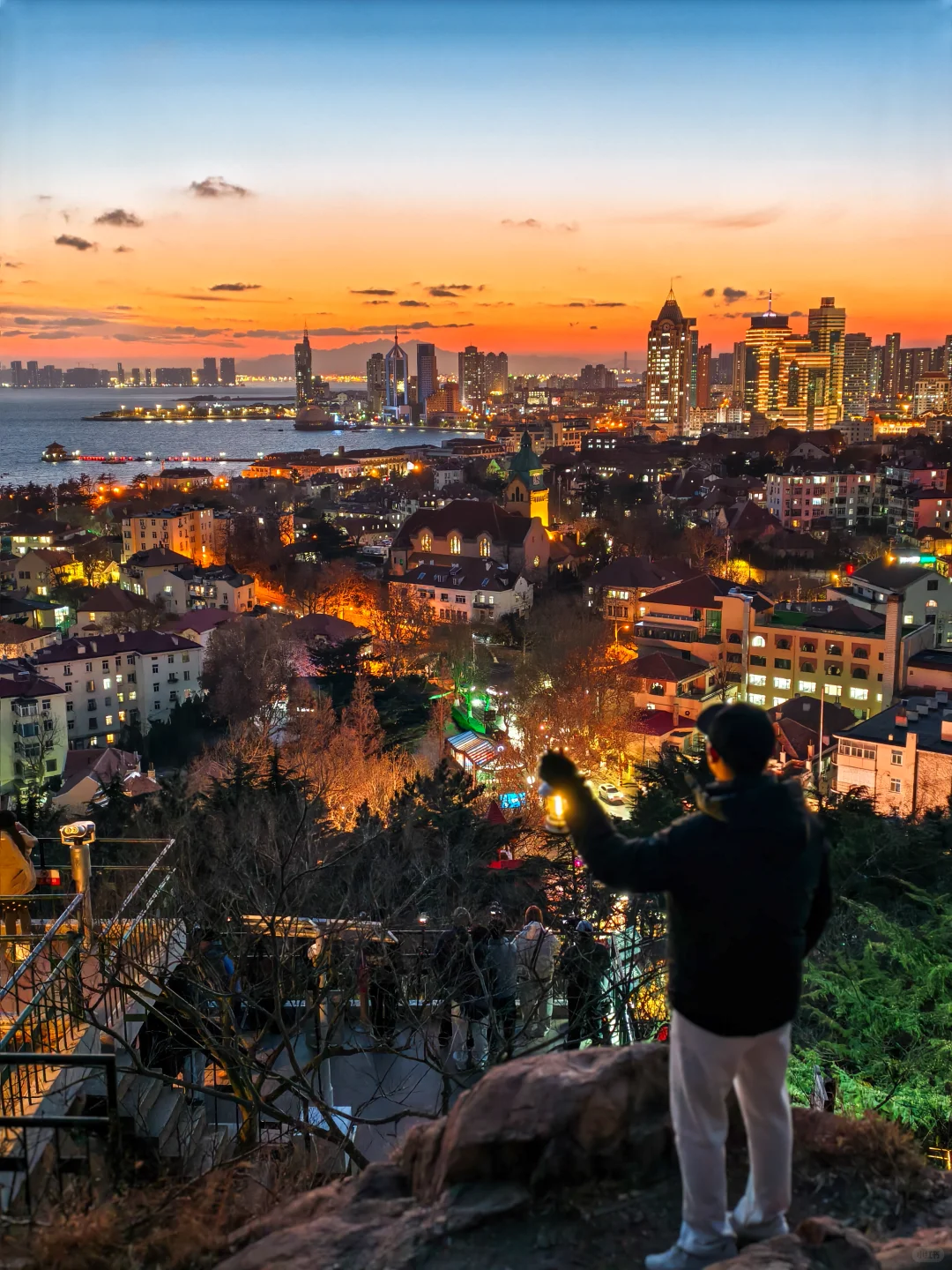 青岛12.18实况！被信号山的蓝调时刻惊艳