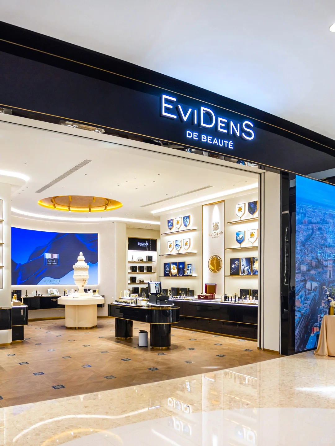 伊菲丹济南万象城店优雅盛启