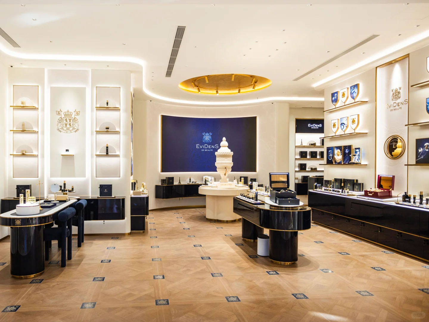 伊菲丹济南万象城店优雅盛启