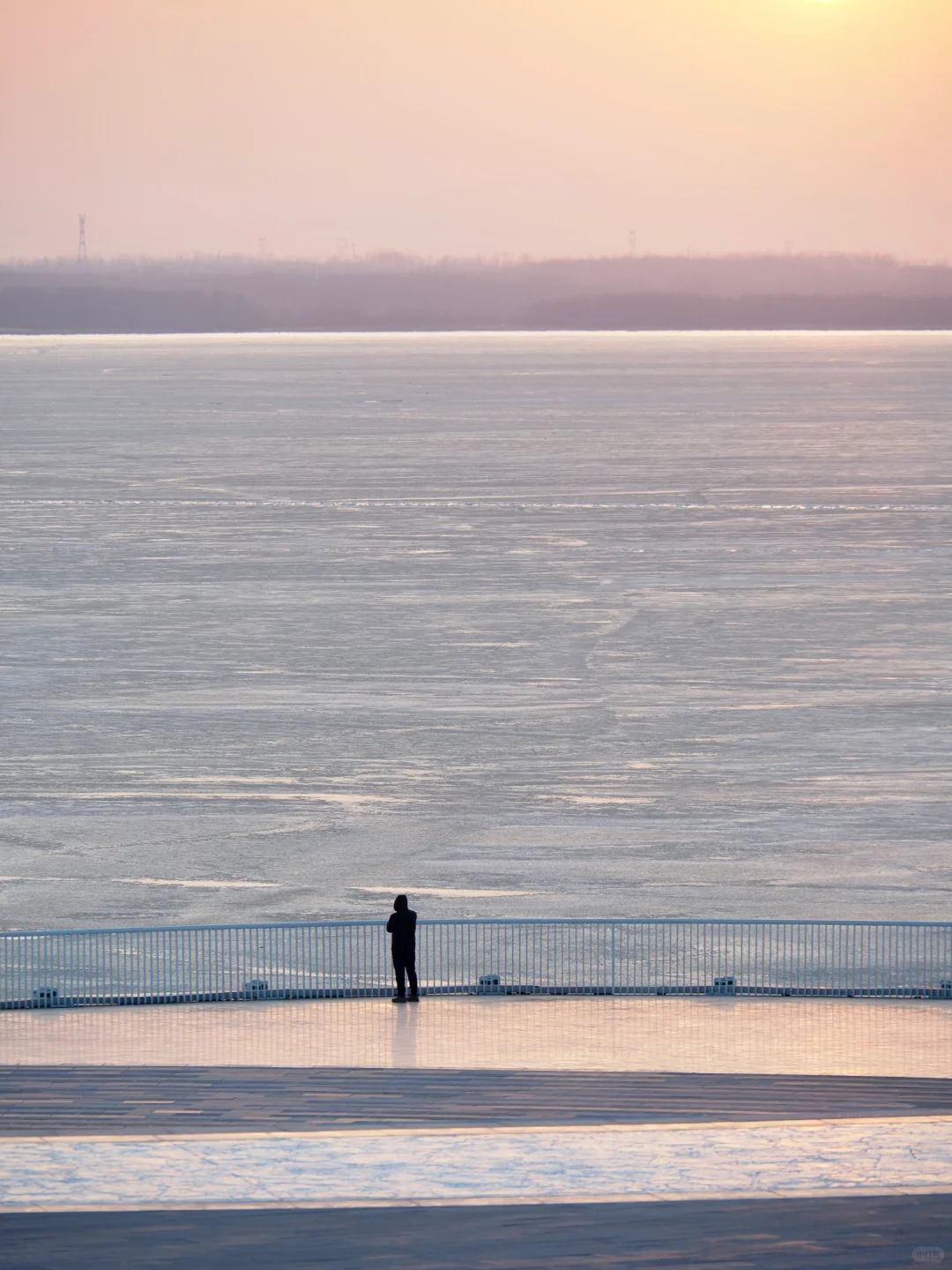 长治湿地公园的湖上日落