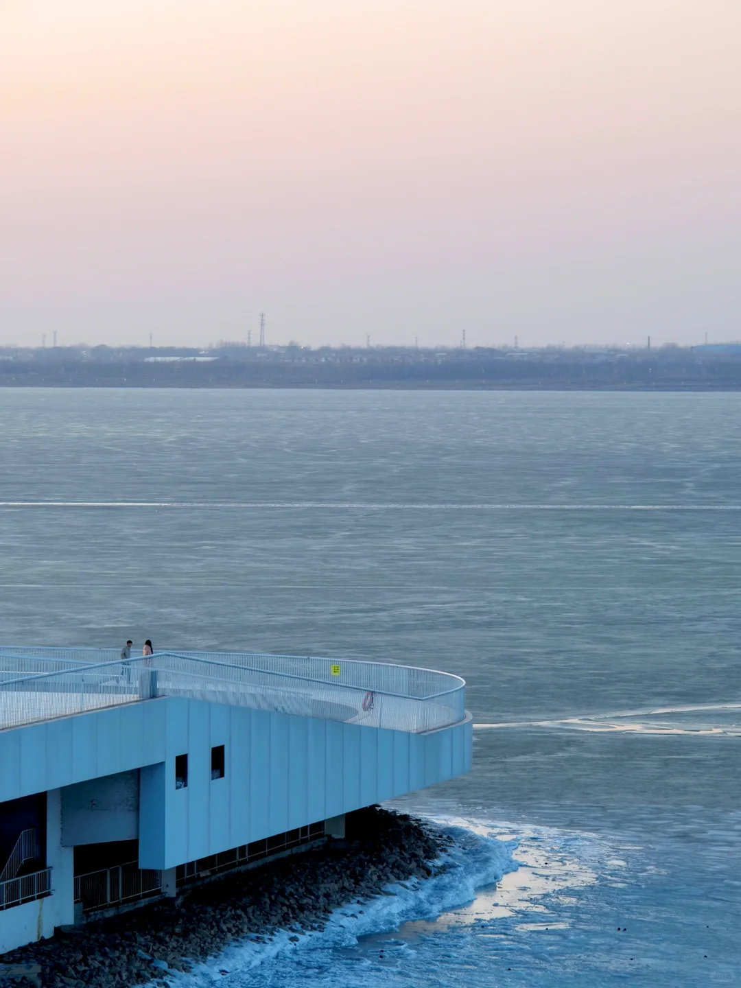 长治湿地公园的湖上日落