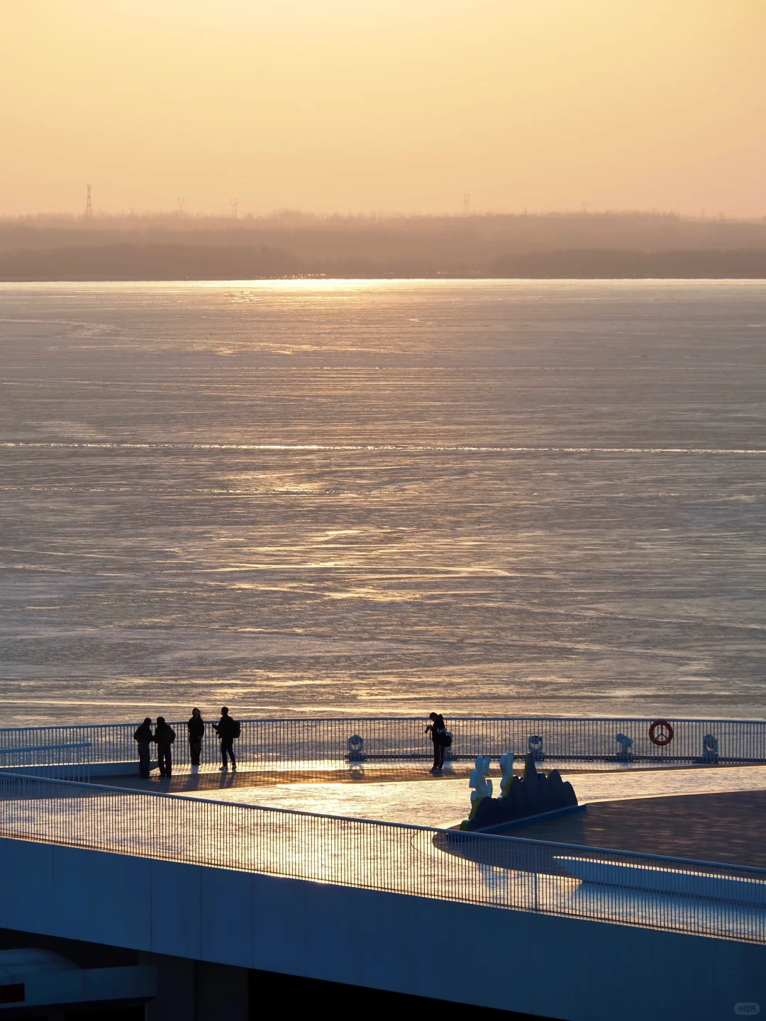 长治湿地公园的湖上日落