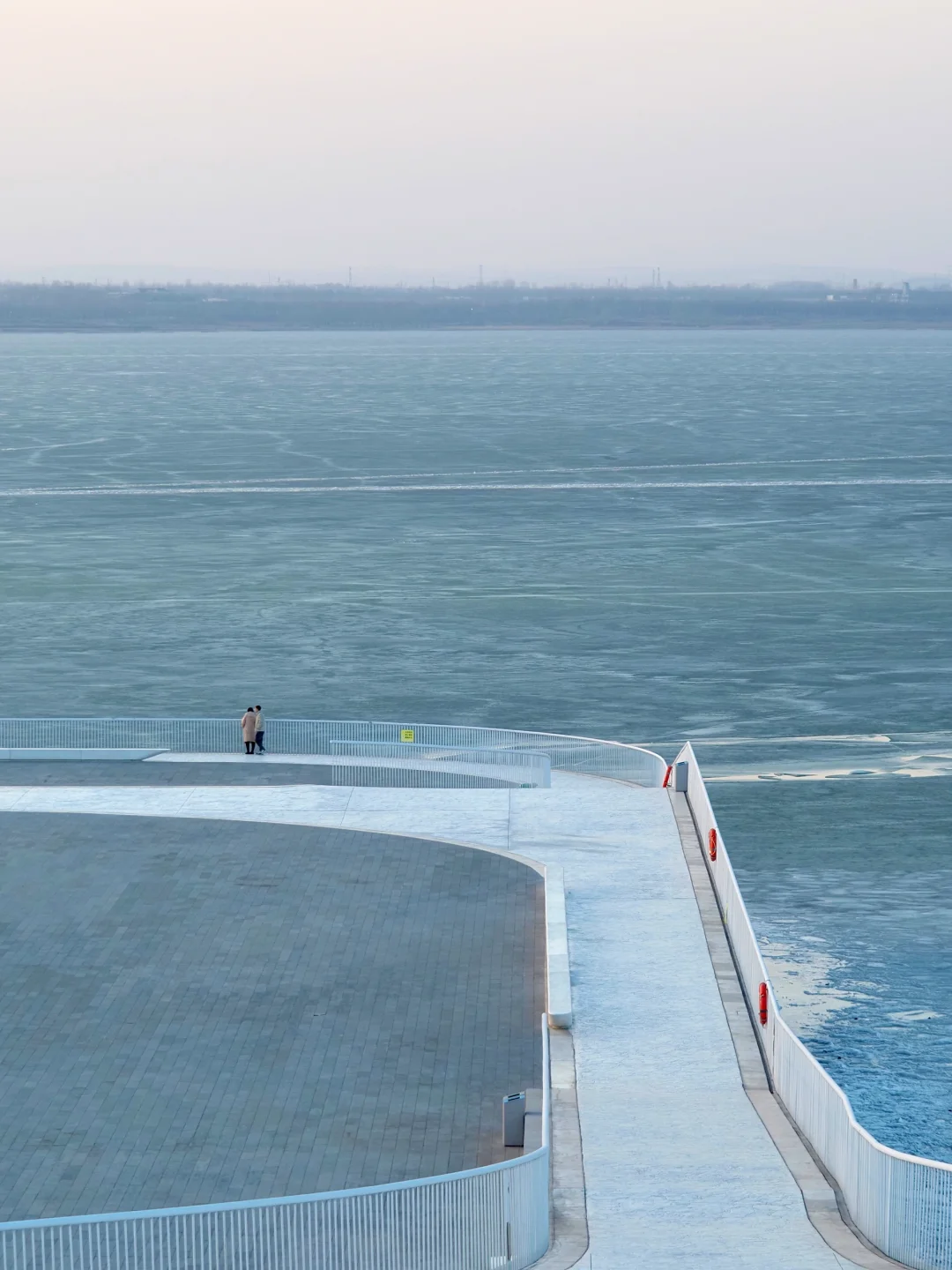 长治湿地公园的湖上日落