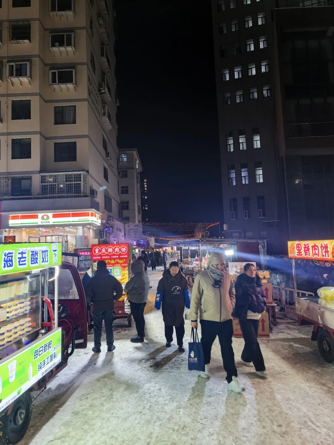 长治的长医小吃街，太冷了，最终选择了菠菜面