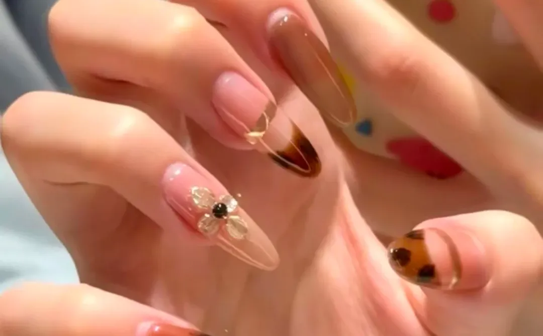 长治美甲｜豹纹雕花魔镜粉美甲