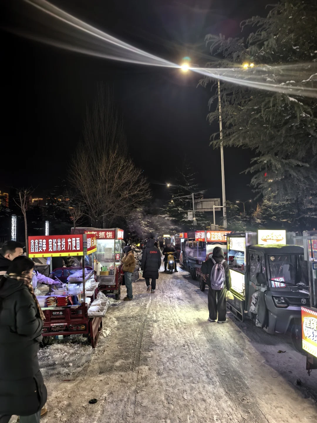 长治的长医小吃街，太冷了，最终选择了菠菜面