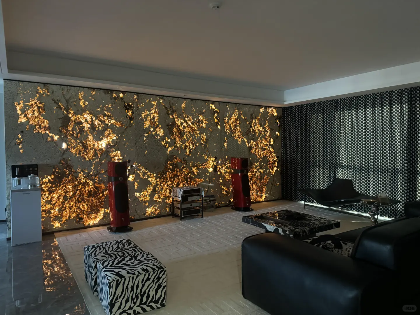 在太原万象城租套小姐姐都喜欢的网红落地窗