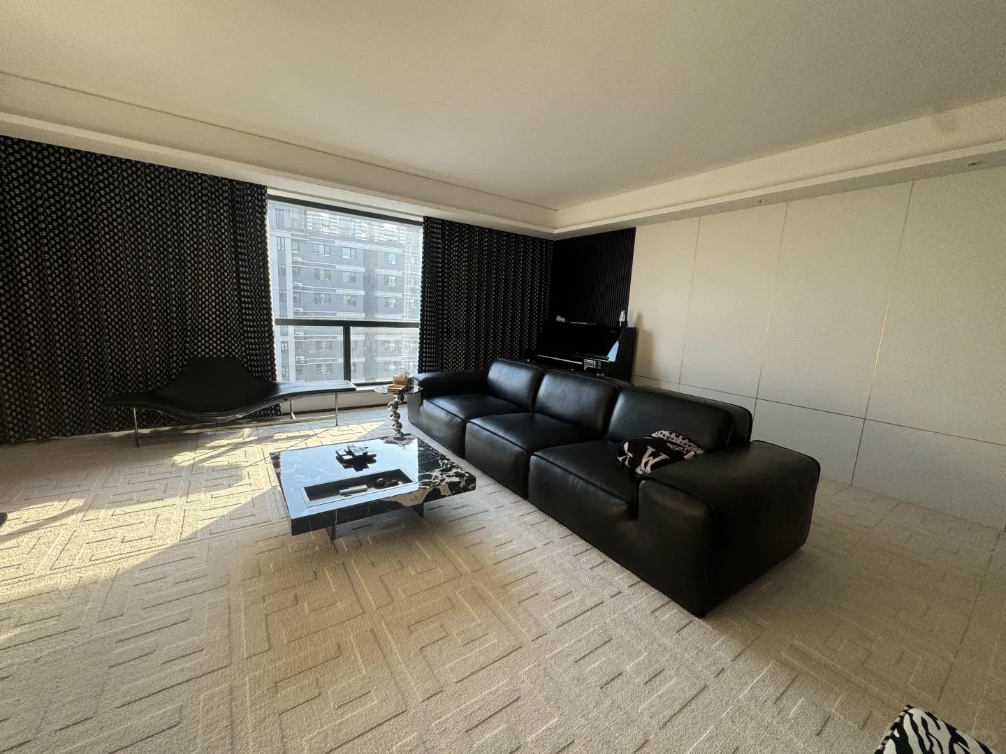 在太原万象城租套小姐姐都喜欢的网红落地窗