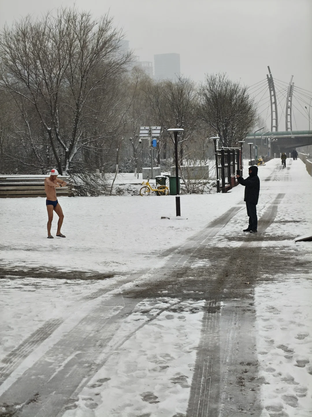 太原下雪了🌨️雪落人间的寂静诗❄️