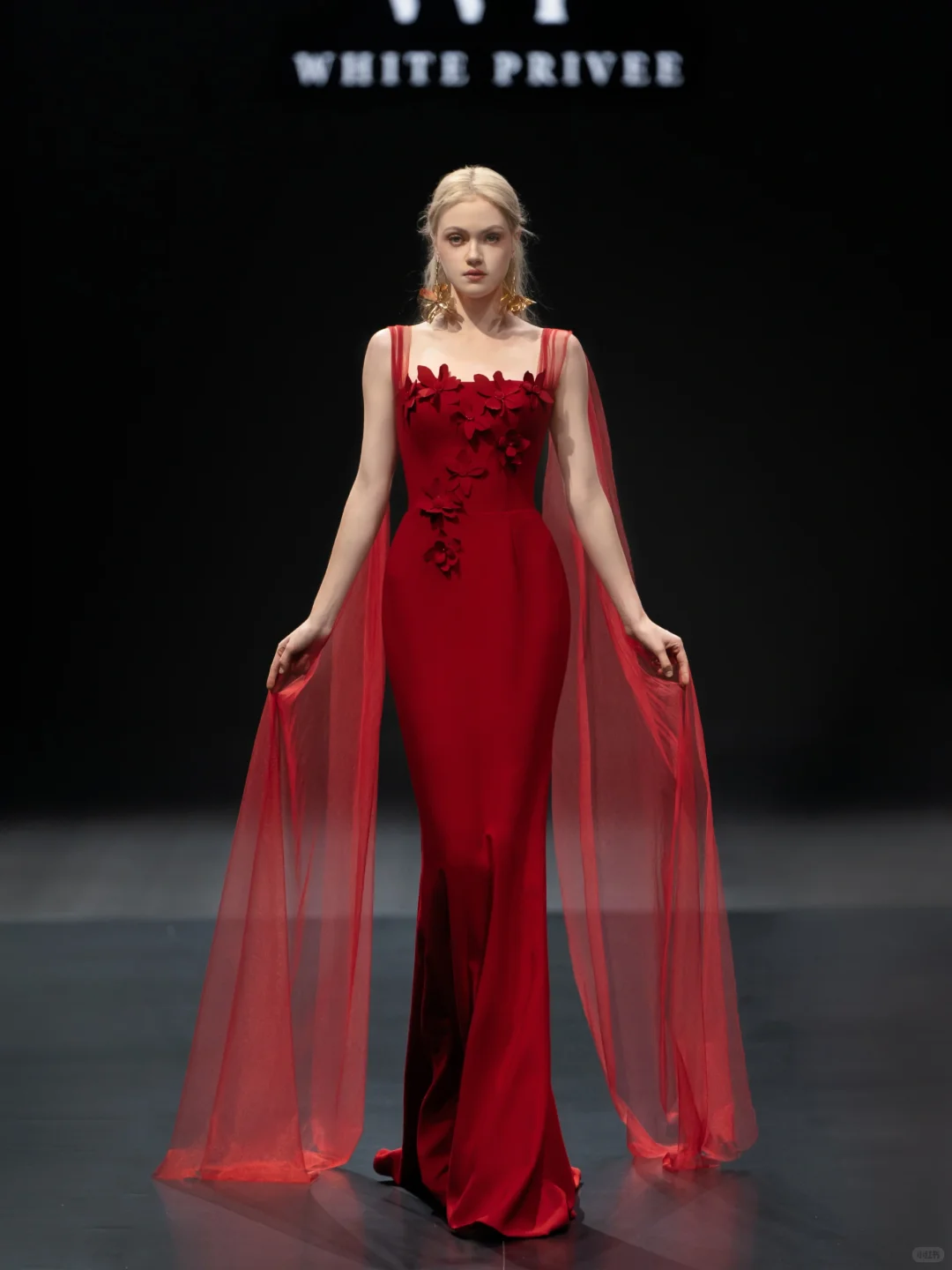 太原婚纱丨来穿白鹿同款的WHITE PRIVEE礼服