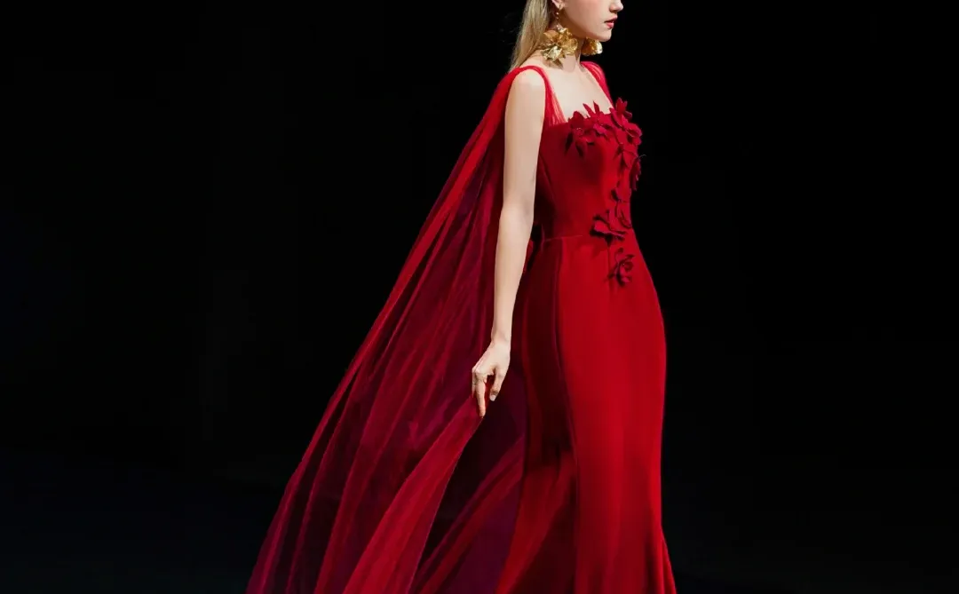 太原婚纱丨来穿白鹿同款的WHITE PRIVEE礼服