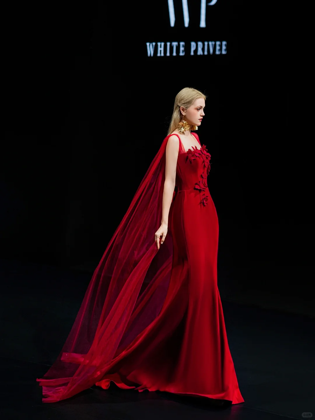 太原婚纱丨来穿白鹿同款的WHITE PRIVEE礼服