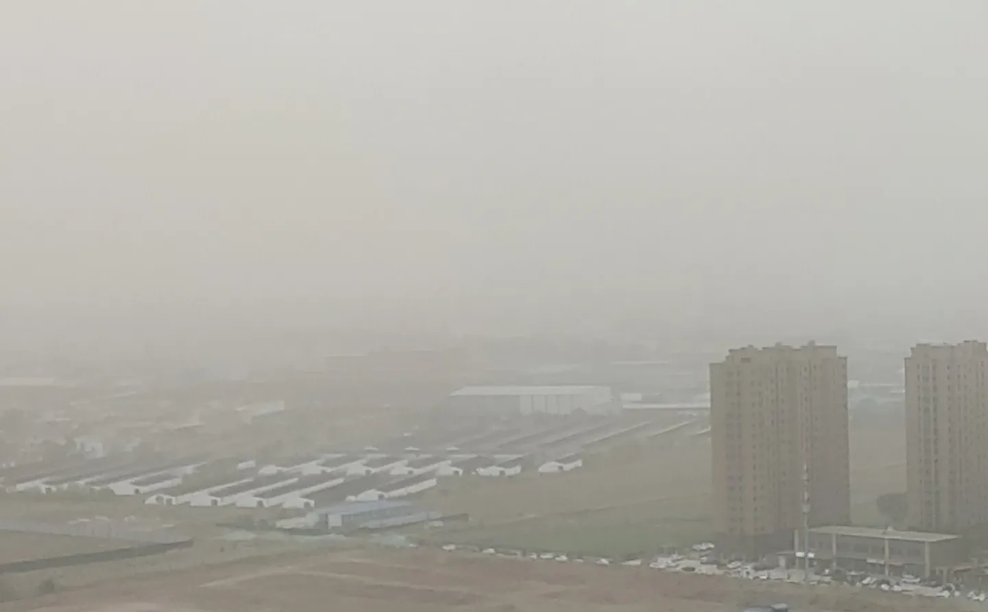 太原 今天的沙尘暴，铺天盖地……