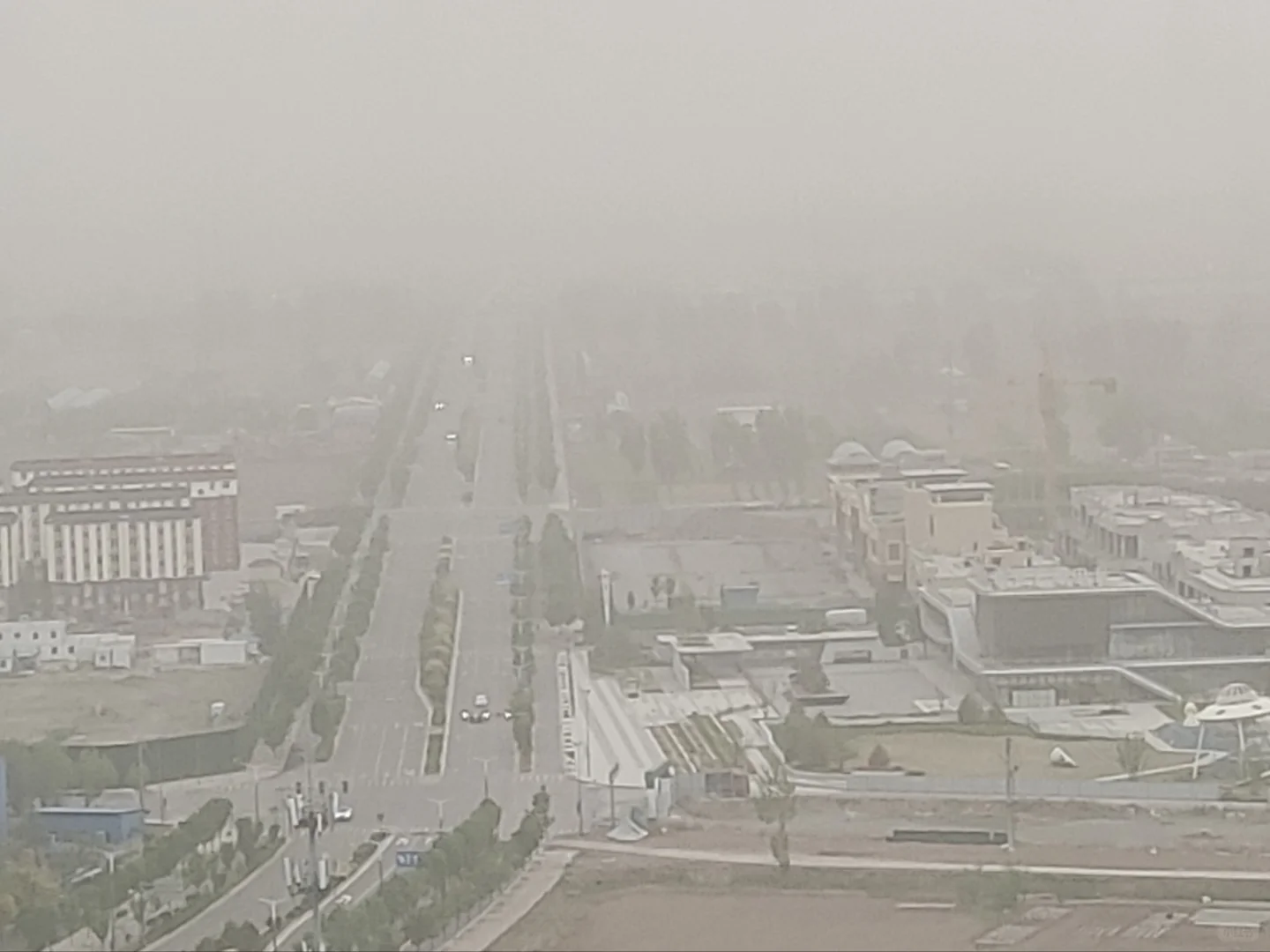 太原 今天的沙尘暴，铺天盖地……