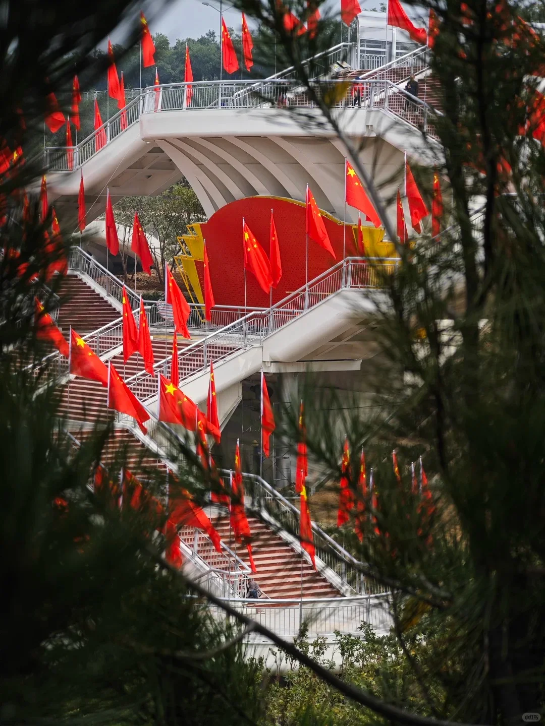 同志，磁场弱了就来这里！