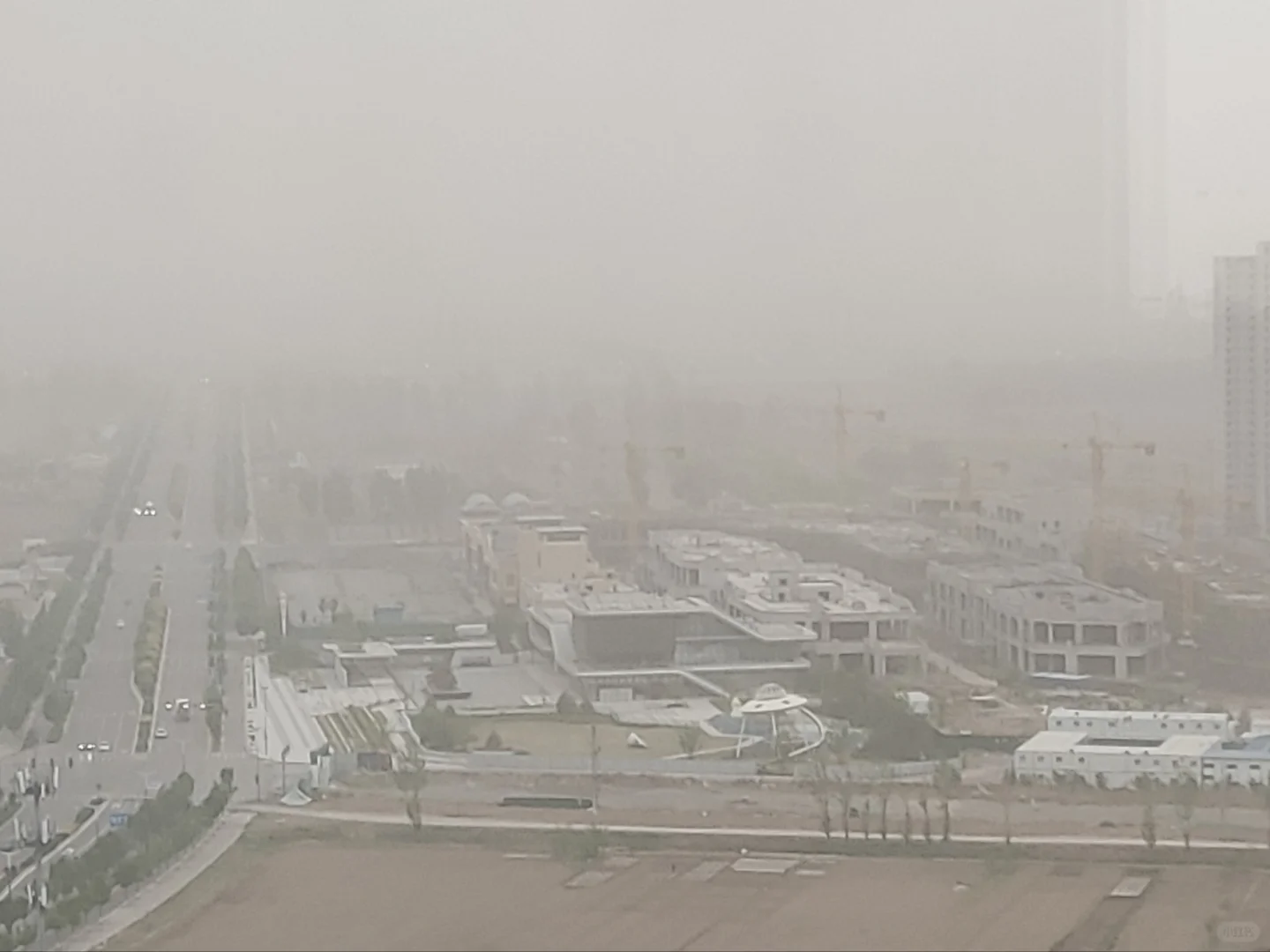 太原 今天的沙尘暴，铺天盖地……