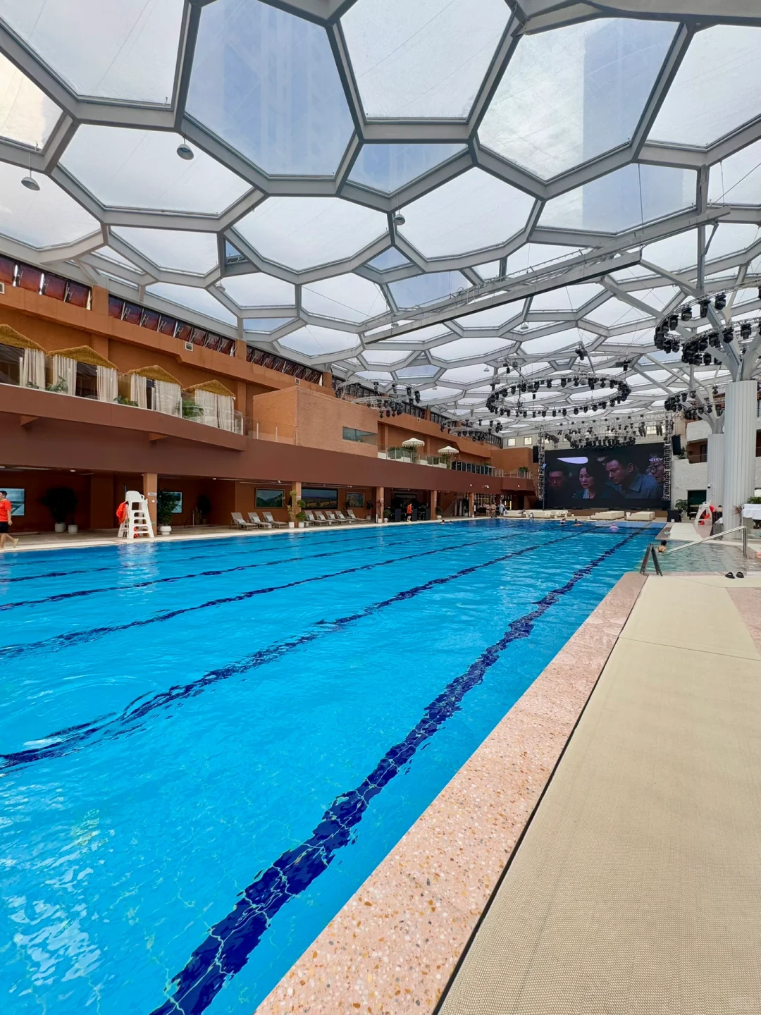 太原也有暴风雨温泉了⛈️谁能不爱这种氛围感