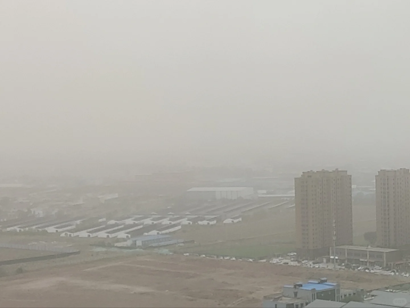 太原 今天的沙尘暴，铺天盖地……