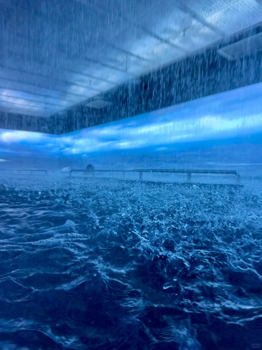 太原也有暴风雨温泉了⛈️谁能不爱这种氛围感