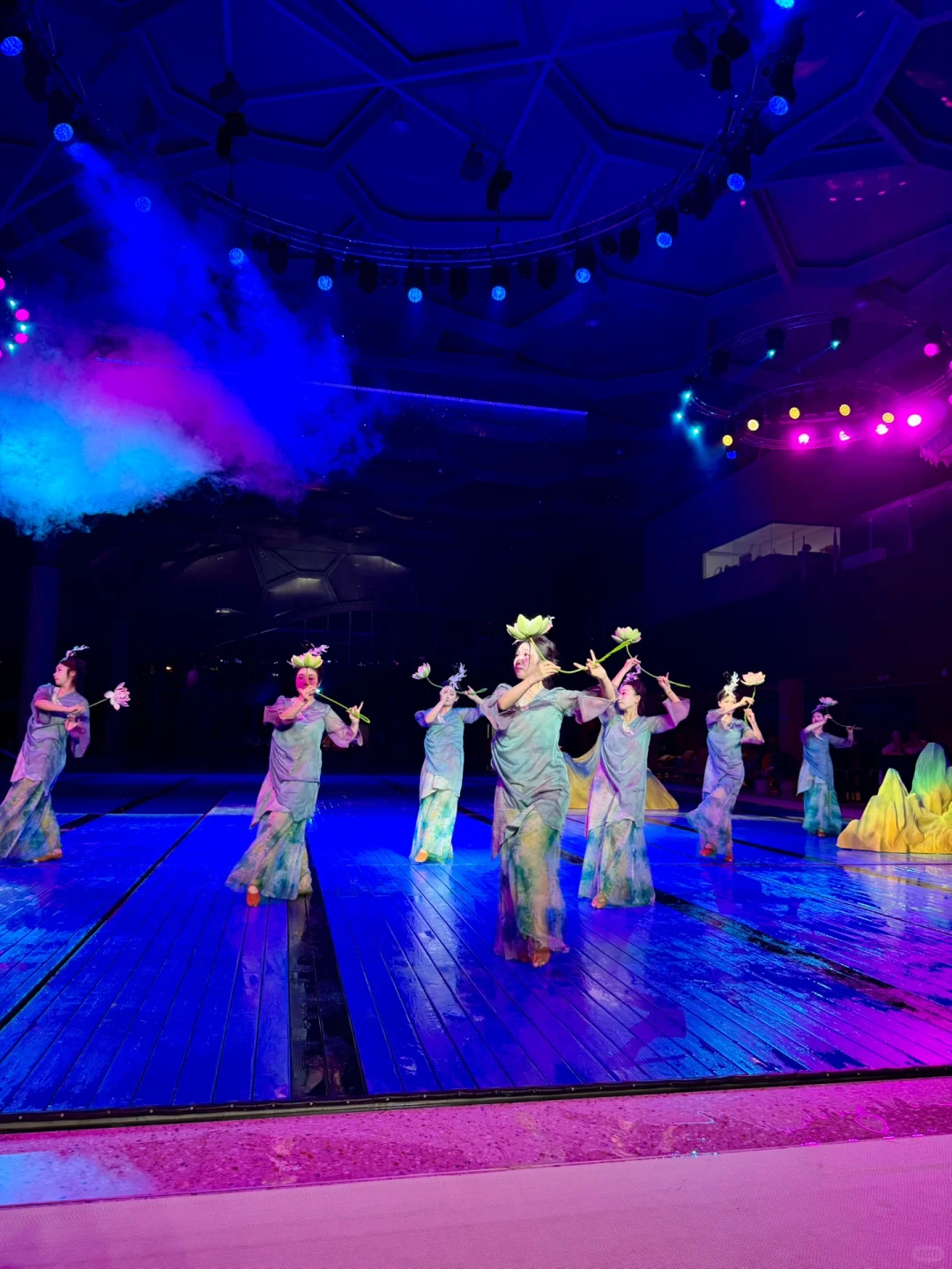 太原也有暴风雨温泉了⛈️谁能不爱这种氛围感