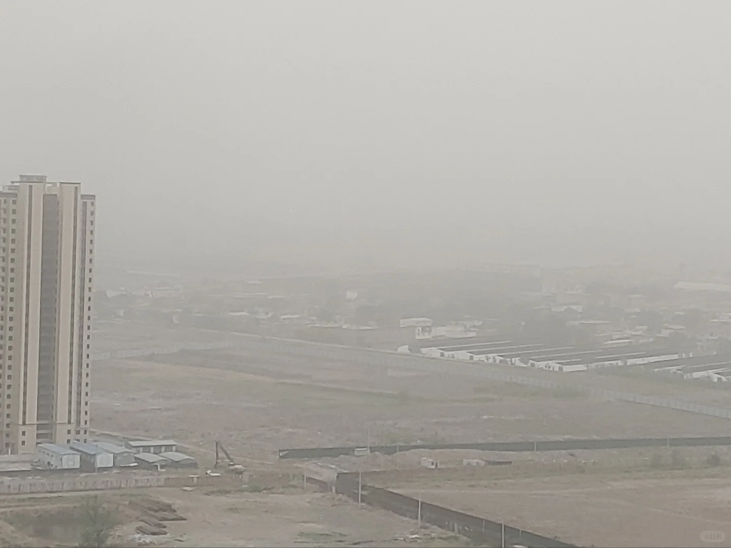 太原 今天的沙尘暴，铺天盖地……