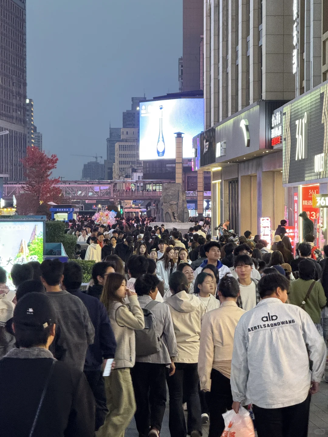 今天去二七广场的人超级多，不愧是商业顶流！