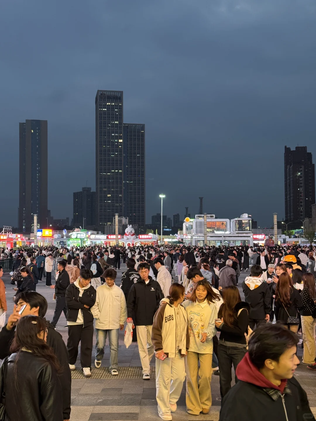 今天去二七广场的人超级多，不愧是商业顶流！