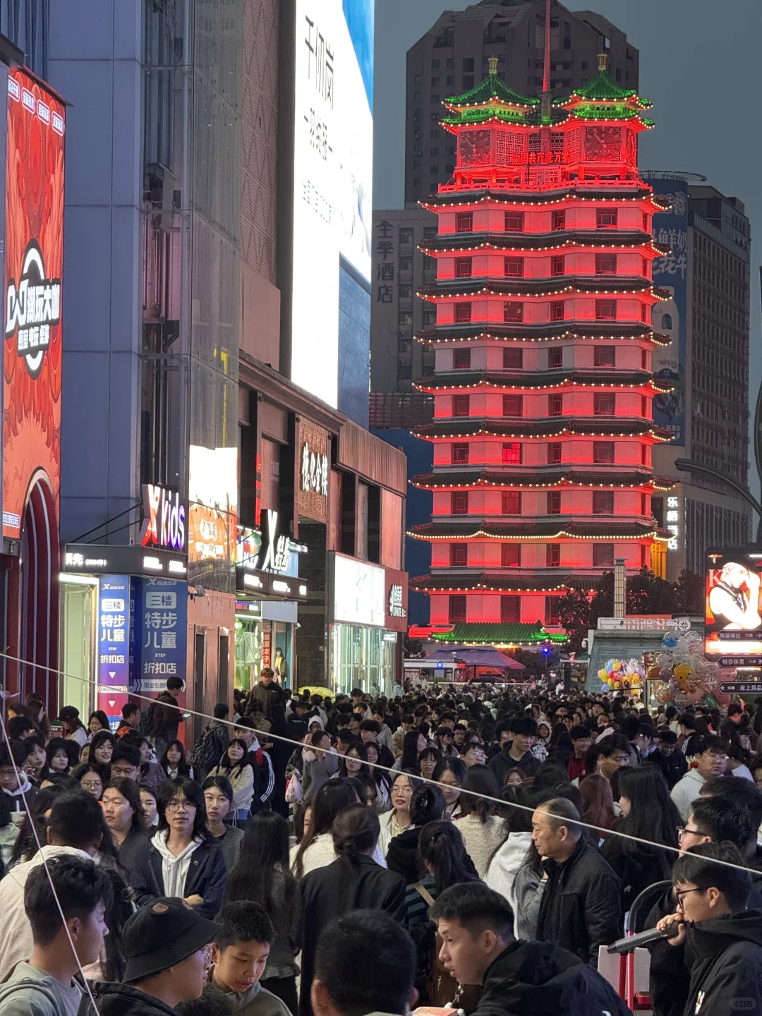 今天去二七广场的人超级多，不愧是商业顶流！