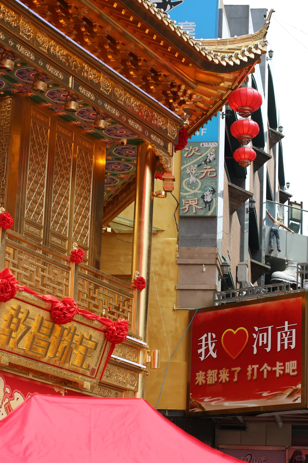 郑州！！这个路口的视觉冲击力真的绝了！！！