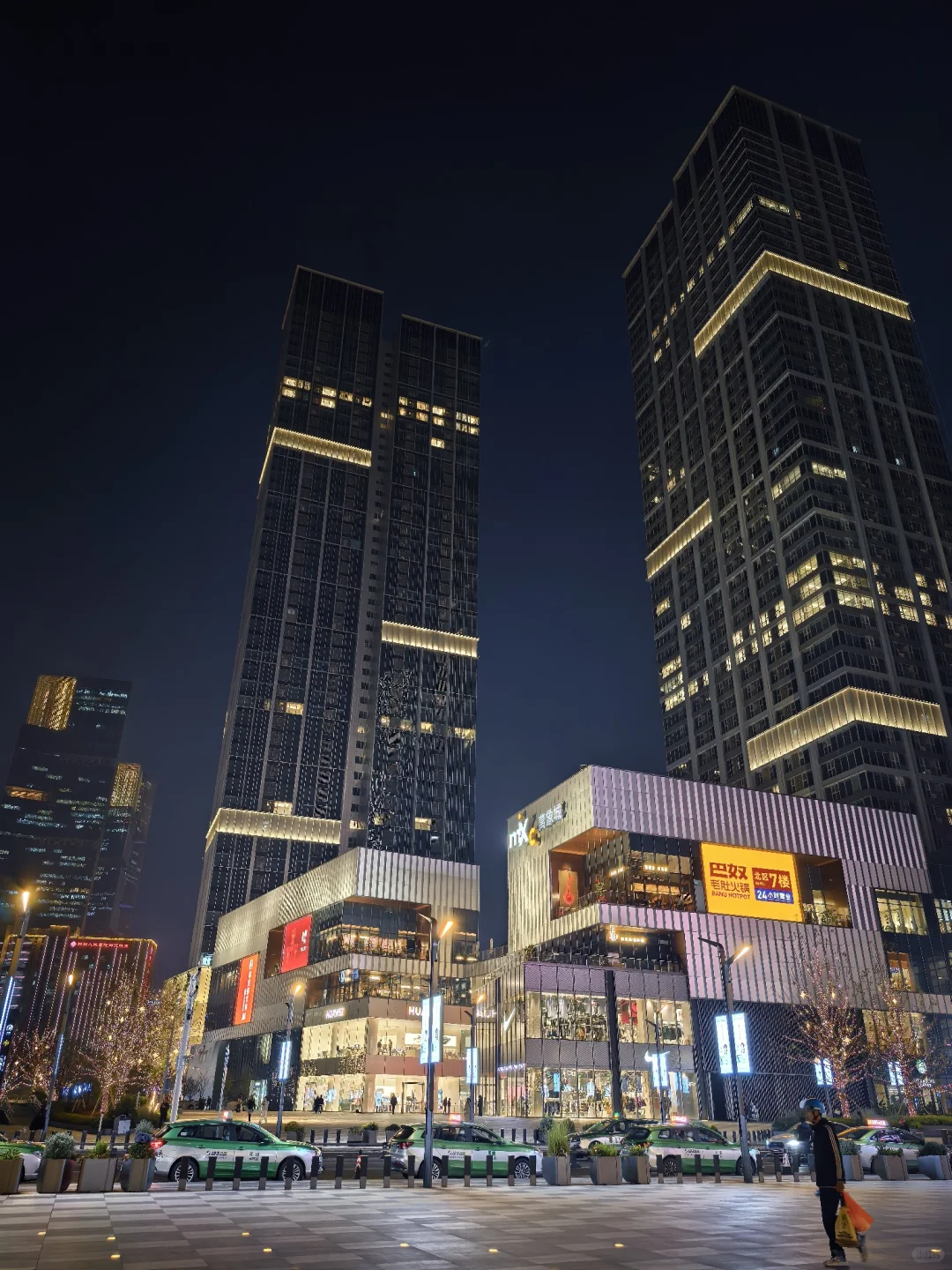 郑东万象城是郑州最高端的商场吗？