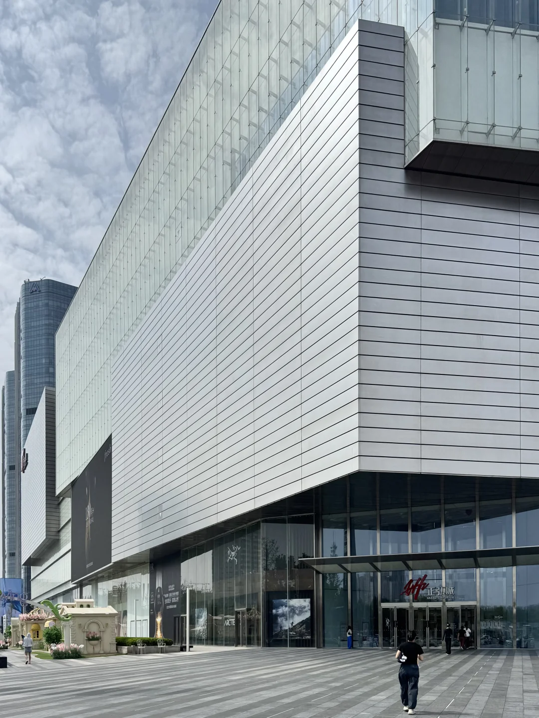 中部轻奢场品质最佳代表，非郑州正弘城莫属！